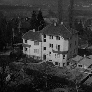 Institut Hiscia 1952, Gebäude schwarz-weiss Foto